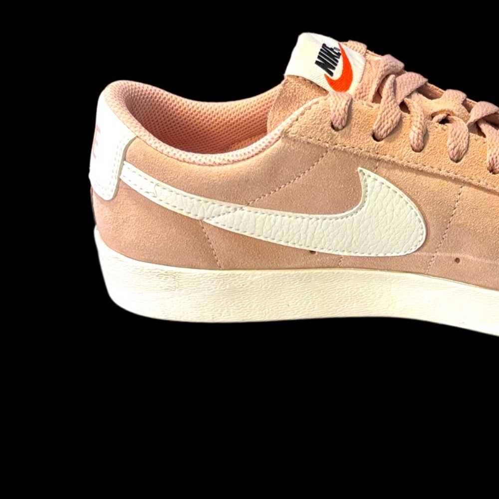 NWOT-Nike Women’s Blazer Low SD Sneakers in Coral Stardust (soft pink) suede - Picture 12 of 15